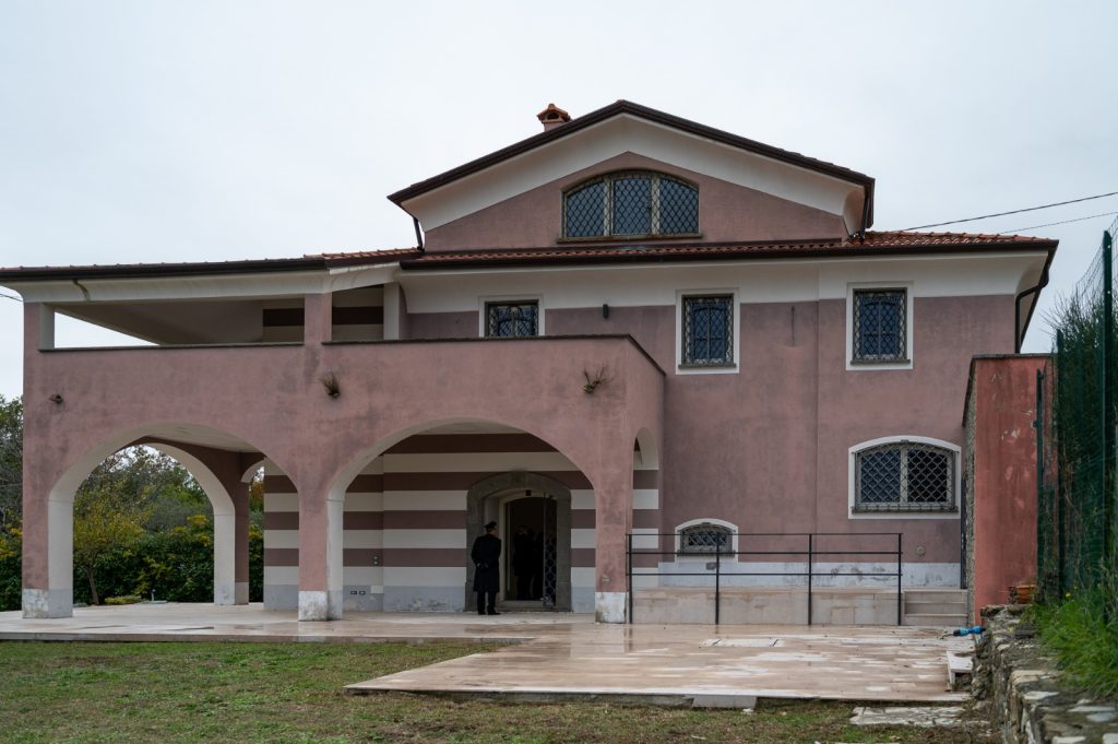  Villa Ghigliolo di Sarzana, in provincia di La Spezia da bene confiscato a centro di accoglienza per richiedenti asilo