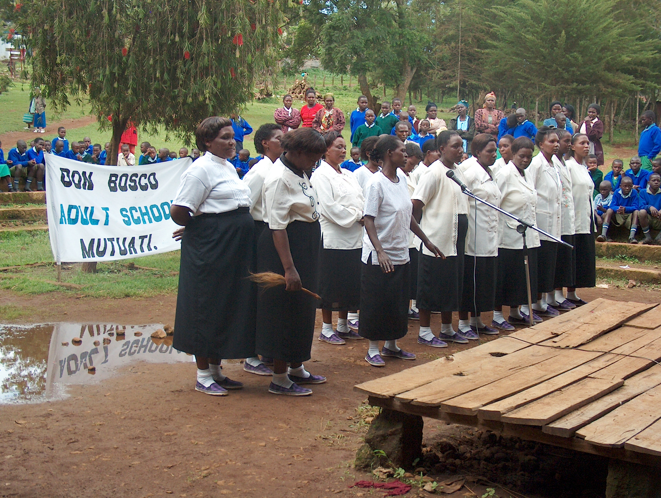 2004 - Mutuati - Women who were part of the adult literacy program