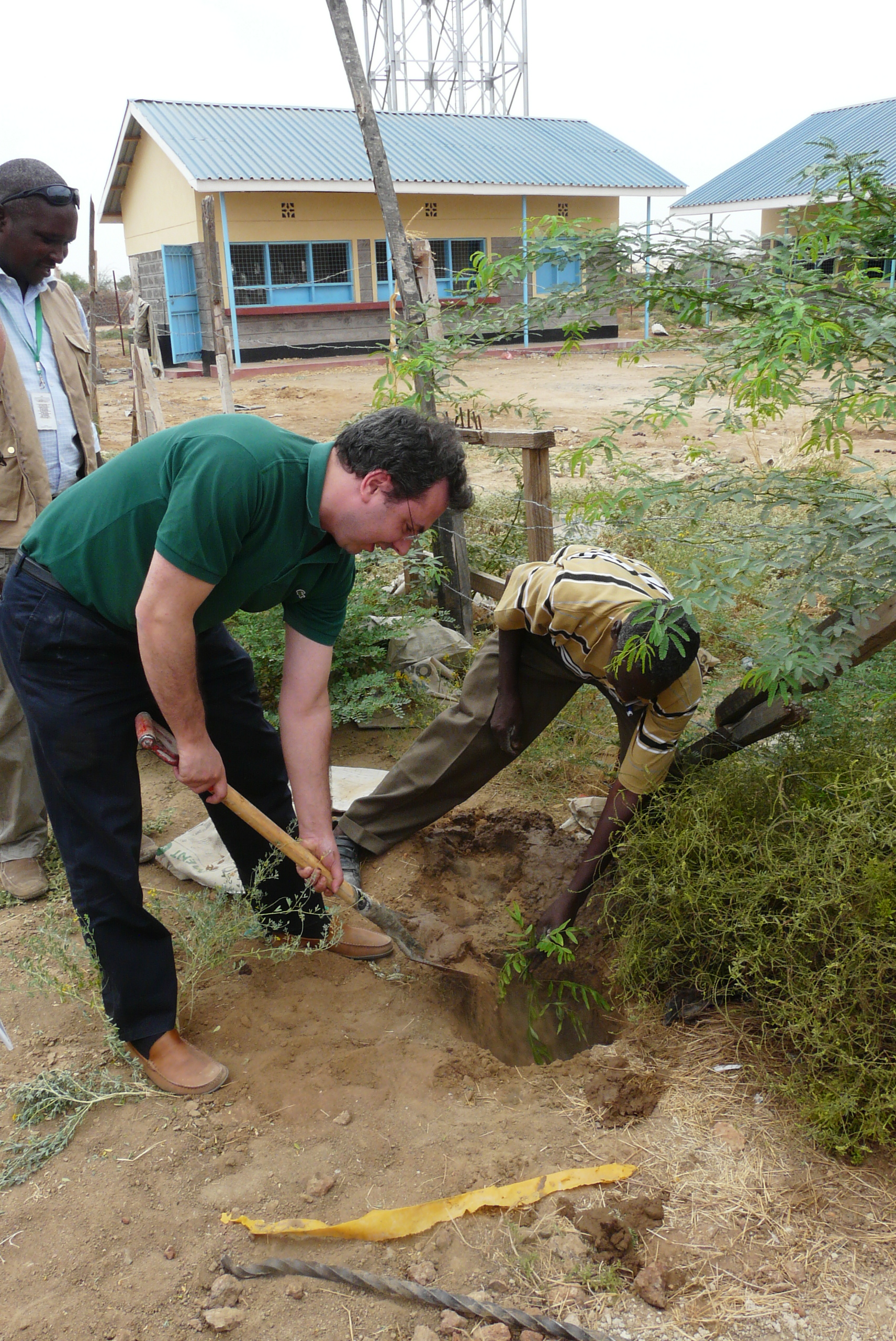2012 - Giampalo Silvestri plants a tree in of the schools in Dadaab