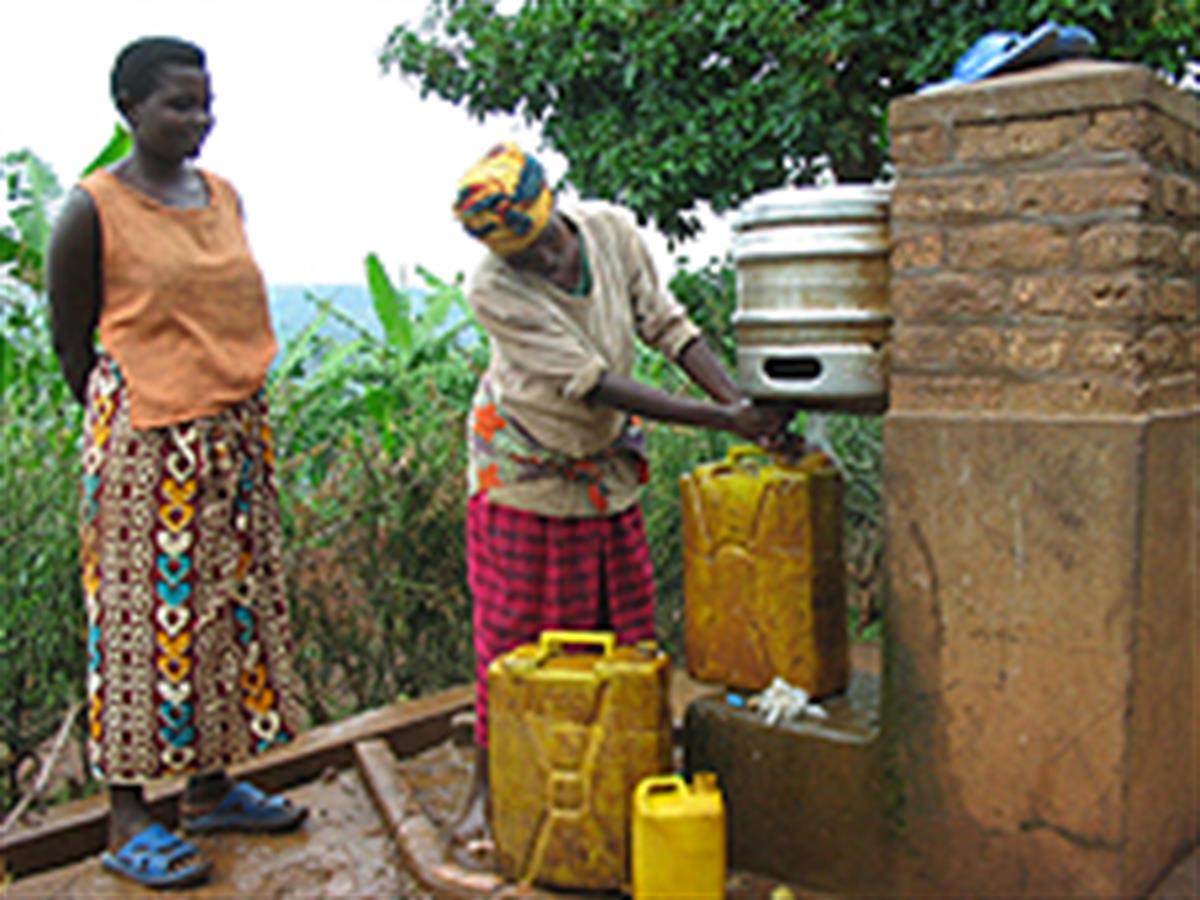 ACQUA E AMBIENTE IN RWANDA | Fondazione Avsi