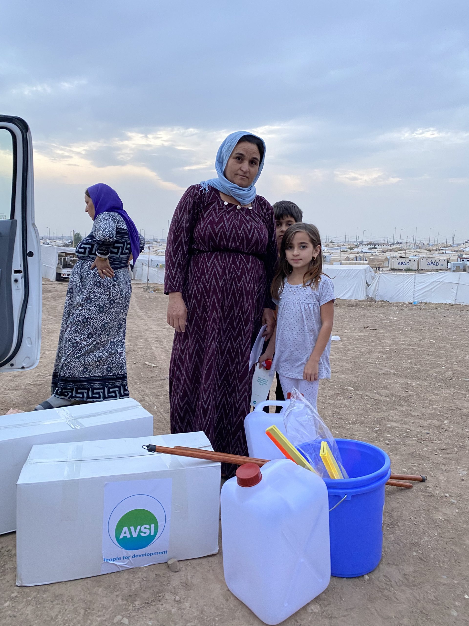 Eliana Hysollar - Distribuzione di assistenza di base alimentare ed igienica alle famiglie Yazide di Sharya, Duhok nel contesto del progetto SAD 2021.