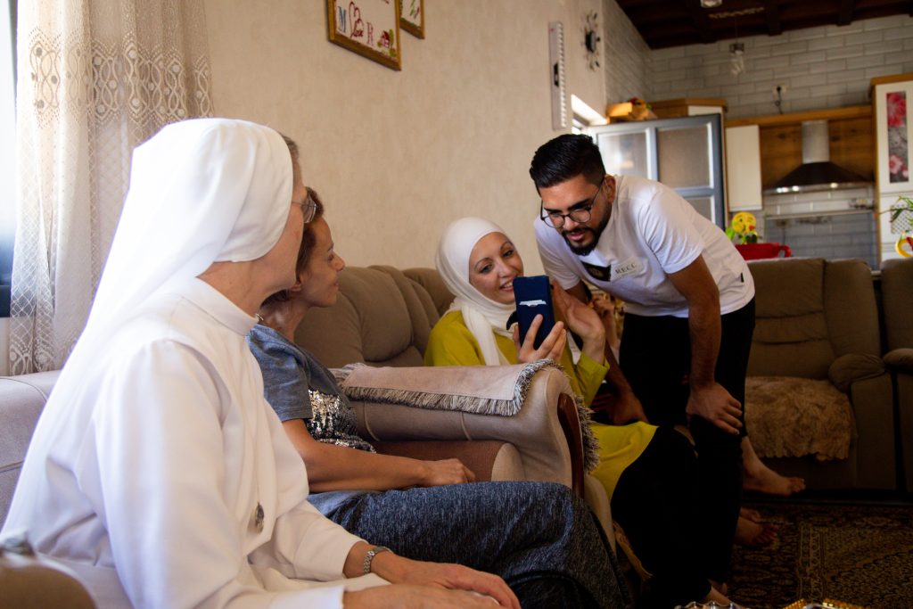 Grazie ai fondi dell'8x1000 alla chiesa cattolica Yahia è diventato un elettricista in Palestina