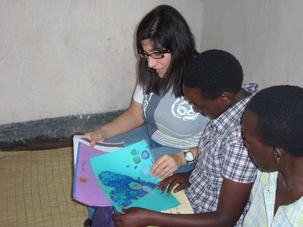 Dania Tondini: Rwanda, Marie Claire e i disegni che ha ricevuto negli anni dalle mie amiche con cui la sosteniamo a distanza