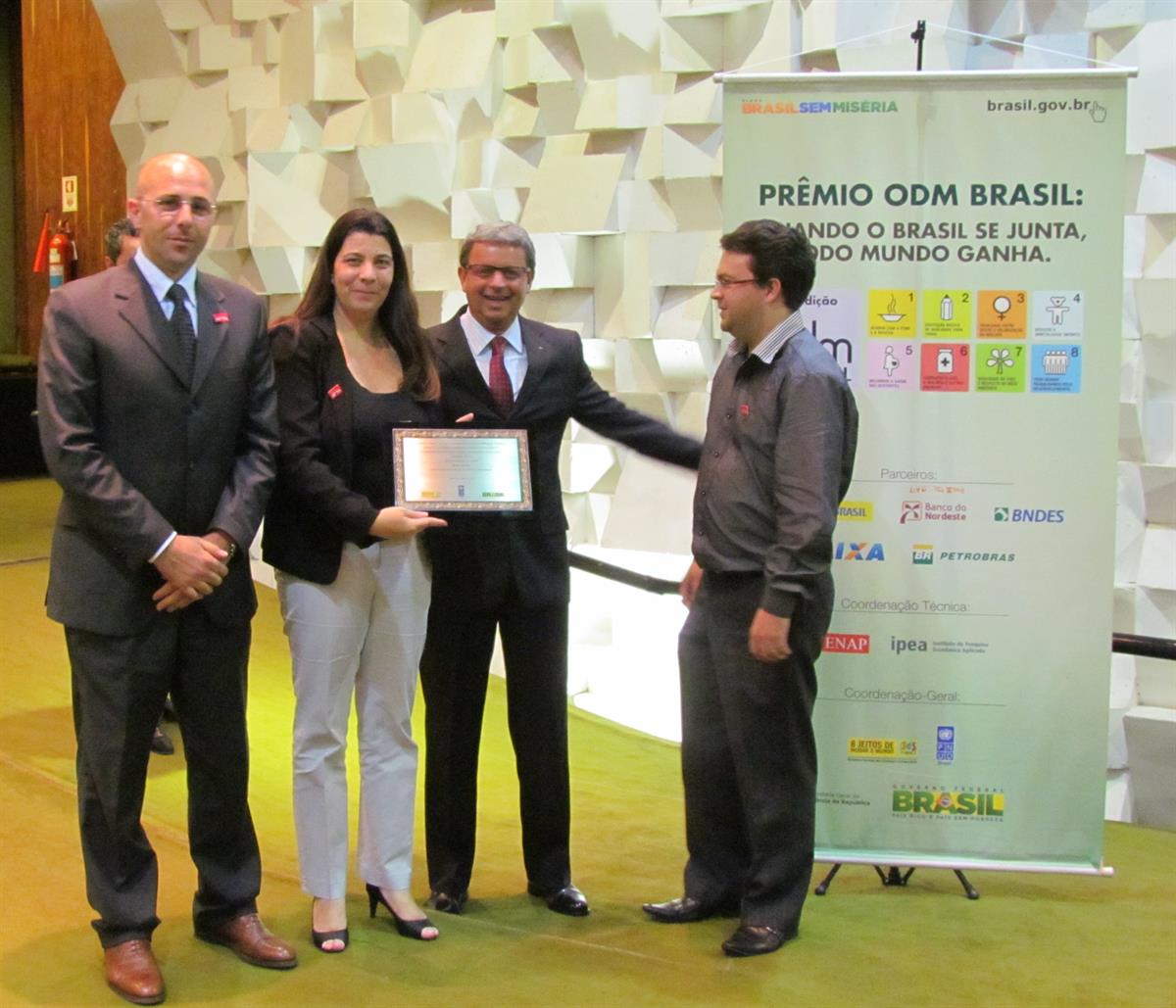 Arvore Da Vida Con FIAT Vince Il Premio “Obiettivi Del Millennio” Del Governo Brasiliano E Dell’UNDP